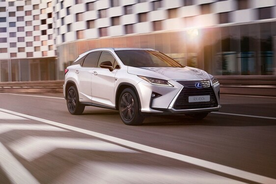 A HIBRIDEKNEK KÖSZÖNHETŐEN TAROL EURÓPÁBAN A LEXUS