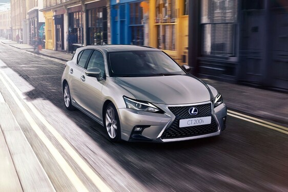 A HIBRIDEKNEK KÖSZÖNHETŐEN TAROL EURÓPÁBAN A LEXUS