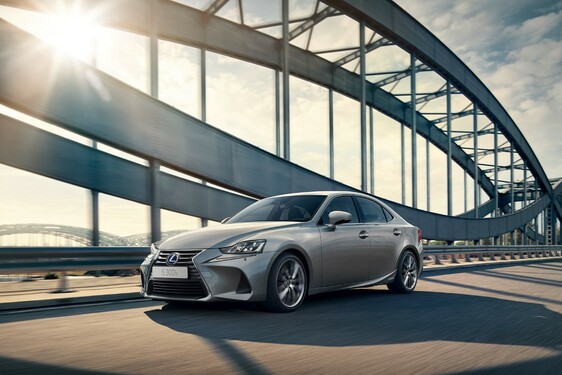 A TOYOTA EURÓPAI ELADÁSAINAK MÁR KÖZEL A FELE HIBRID