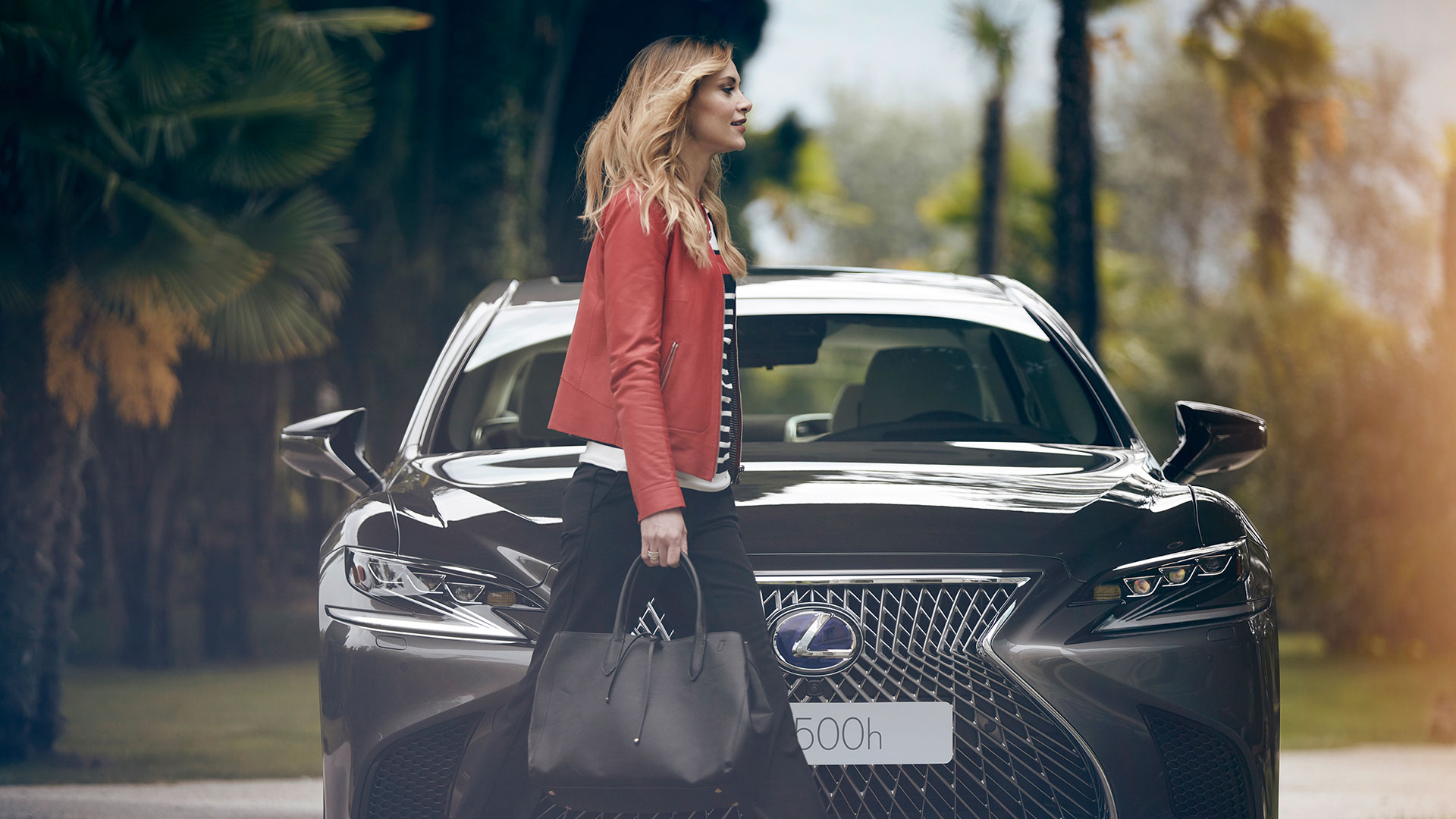 KÖRNYEZETTUDATOSAK AZ EURÓPAI FELSŐVEZETŐK: HIBRID VÁLTOZATBAN TAROL A KONTINENSEN A LEXUS CSÚCSLIMUZINJA