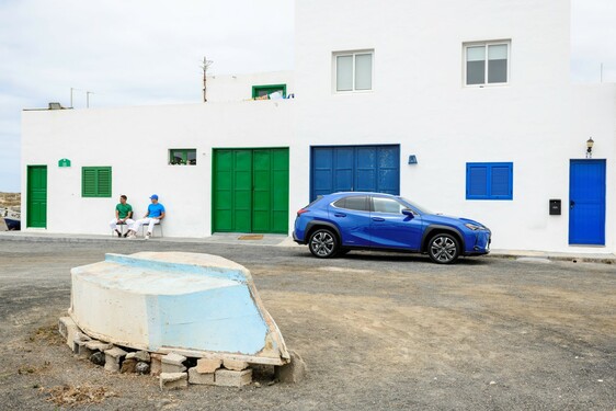3000 KM TÁVOLSÁGBÓL RENDEZI A NEVES BLOGGER A VADONATÚJ LEXUS UX FOTÓZÁSÁT