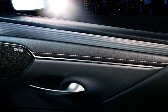 Beauty of a katana in the Lexus design