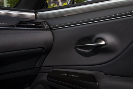 Beauty of a katana in the Lexus design