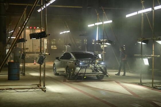 MESTERSÉGES INTELLIGENCIA ÍRTA, OSCAR-DÍJAS RENDEZŐ JEGYZI A VADONATÚJ LEXUS ES REKLÁMFILMJÉT