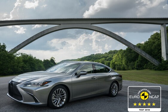  VADONATÚJ LEXUS ES: AZ EURO NCAP ÁLTAL VALAHA TESZTELT EGYIK LEGBIZTONSÁGOSABB AUTÓ
