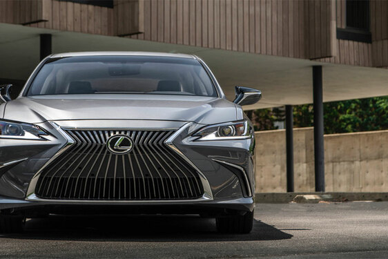 Lexus ES-T
