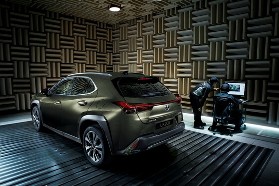 HÉT DOLOG AMI LENYŰGÖZI MAJD A VADONATÚJ LEXUS UX-BAN