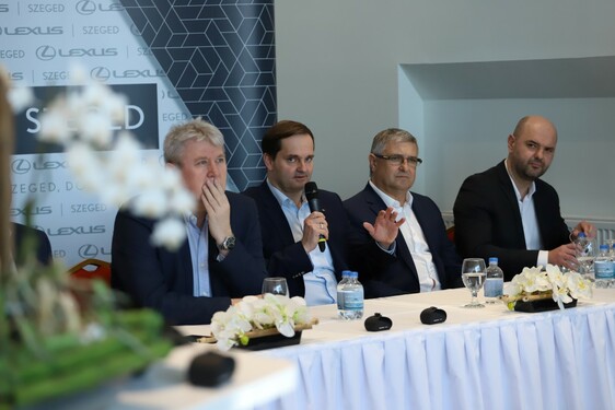 KÖRNYEZETBARÁT HIBRID LEXUSOKRA VÁLT A MOL-PICK SZEGED KÉZILABDACSAPATA