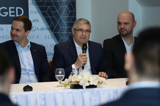 KÖRNYEZETBARÁT HIBRID LEXUSOKRA VÁLT A MOL-PICK SZEGED KÉZILABDACSAPATA