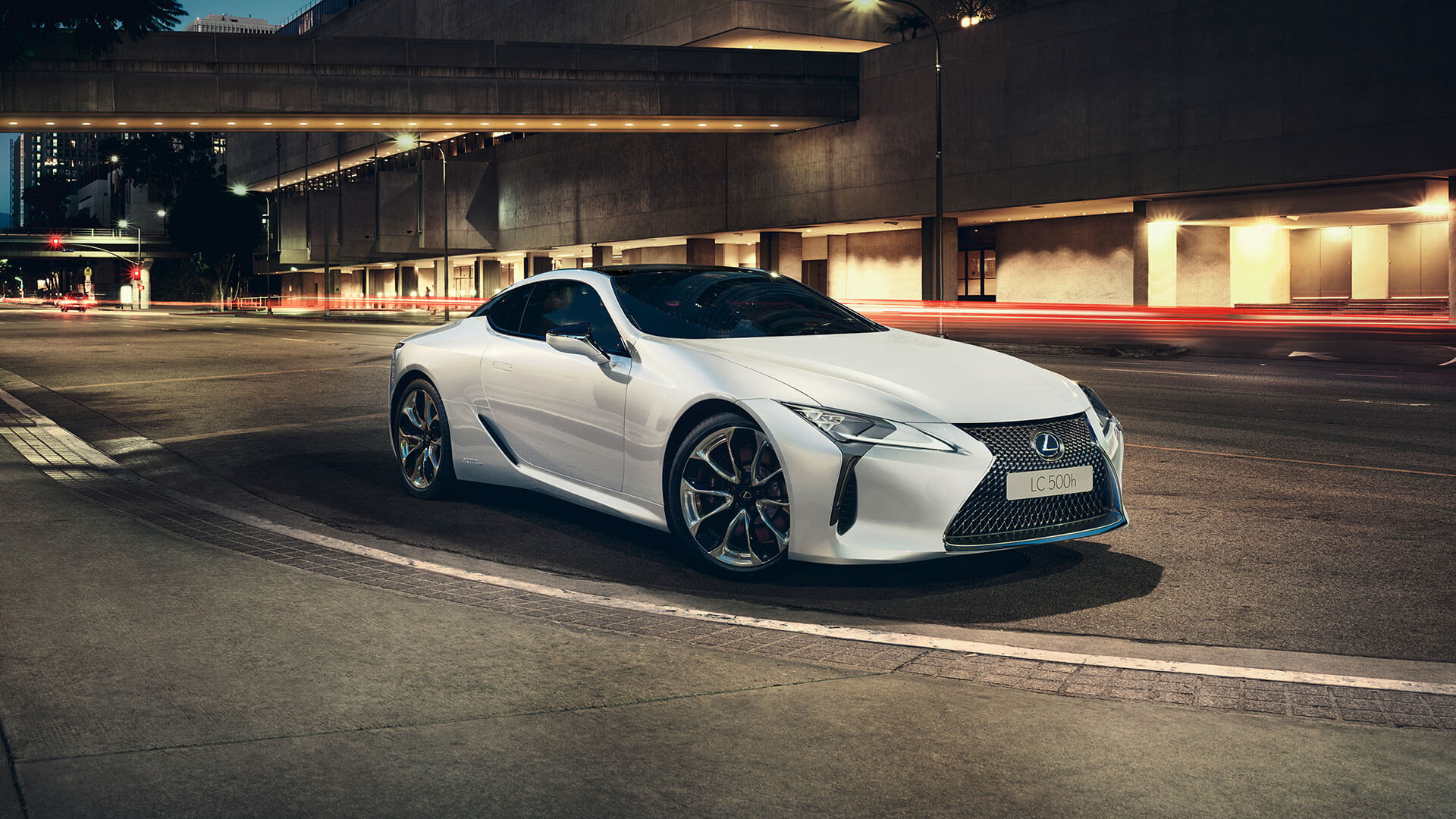 DIVATOT TEREMTETT A LEXUS HIBRID ELEKTROMOS SPORTKUPÉJA?