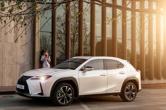 WEISZ FANNI LETT A LEXUS UX MÁRKANAGYKÖVETE 
