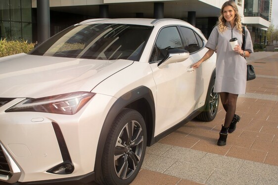 WEISZ FANNI LETT A LEXUS UX MÁRKANAGYKÖVETE 