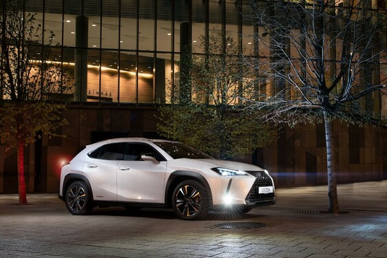 WEISZ FANNI LETT A LEXUS UX MÁRKANAGYKÖVETE 