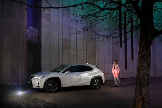 WEISZ FANNI LETT A LEXUS UX MÁRKANAGYKÖVETE 