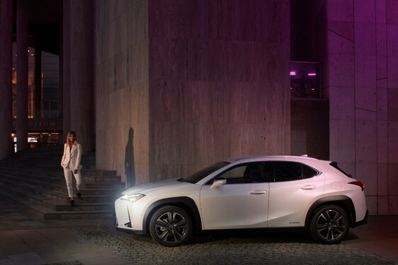 WEISZ FANNI LETT A LEXUS UX MÁRKANAGYKÖVETE 