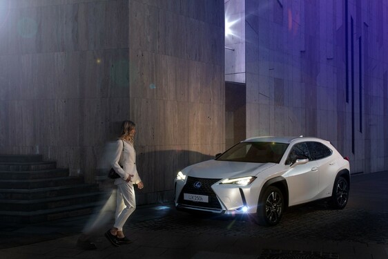 WEISZ FANNI LETT A LEXUS UX MÁRKANAGYKÖVETE 