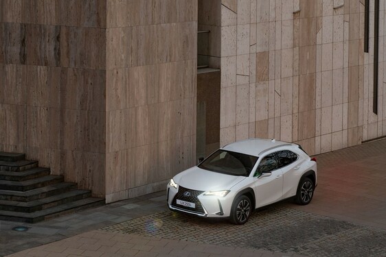 WEISZ FANNI LETT A LEXUS UX MÁRKANAGYKÖVETE 