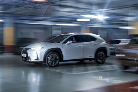 WEISZ FANNI LETT A LEXUS UX MÁRKANAGYKÖVETE 