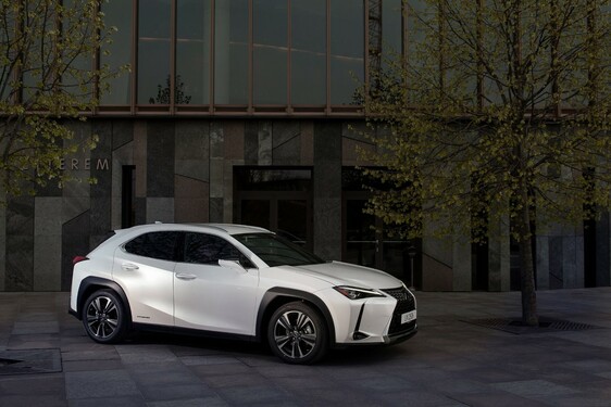 WEISZ FANNI LETT A LEXUS UX MÁRKANAGYKÖVETE 