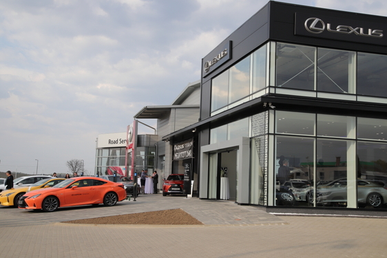  DEBRECENBEN NYÍLT MEG A LEXUS HARMADIK HAZAI MÁRKAKERESKEDÉSE
