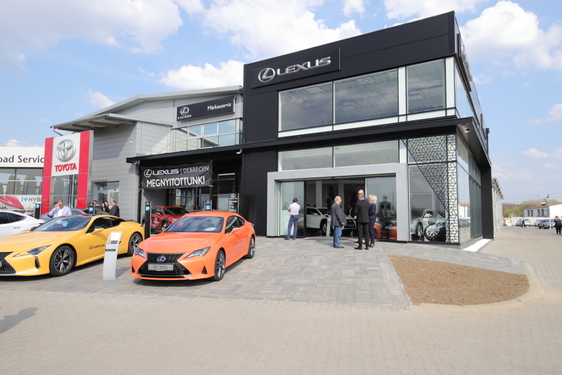  DEBRECENBEN NYÍLT MEG A LEXUS HARMADIK HAZAI MÁRKAKERESKEDÉSE