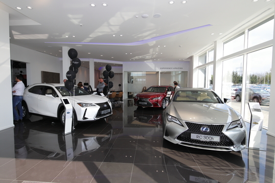  DEBRECENBEN NYÍLT MEG A LEXUS HARMADIK HAZAI MÁRKAKERESKEDÉSE