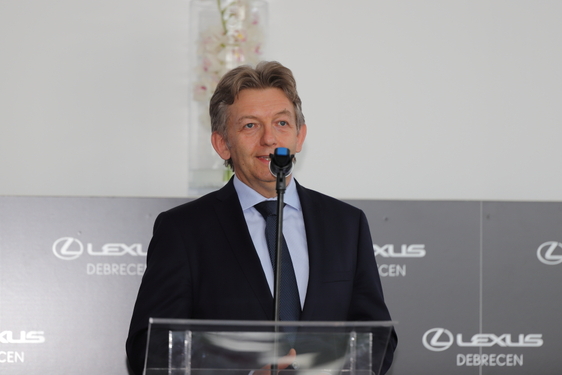  DEBRECENBEN NYÍLT MEG A LEXUS HARMADIK HAZAI MÁRKAKERESKEDÉSE