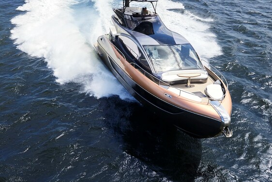  ETTŐL A LEXUSTÓL GARANTÁLTAN LEESIK AZ ÁLLA: ITT AZ LY 650 LUXUSYACHT