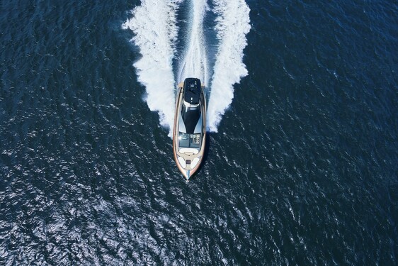  ETTŐL A LEXUSTÓL GARANTÁLTAN LEESIK AZ ÁLLA: ITT AZ LY 650 LUXUSYACHT
