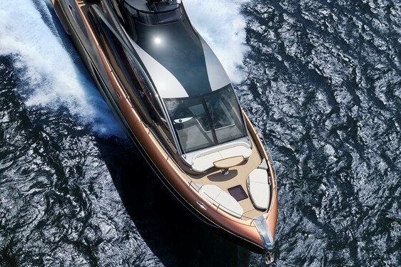  ETTŐL A LEXUSTÓL GARANTÁLTAN LEESIK AZ ÁLLA: ITT AZ LY 650 LUXUSYACHT