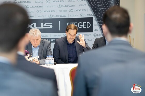  IDÉN IS KÖRNYEZETBARÁT HIBRID LEXUSOKAT HASZNÁLHATNAK A A MOL-PICK SZEGED KÉZILABDACSAPAT JÁTÉKOSAI