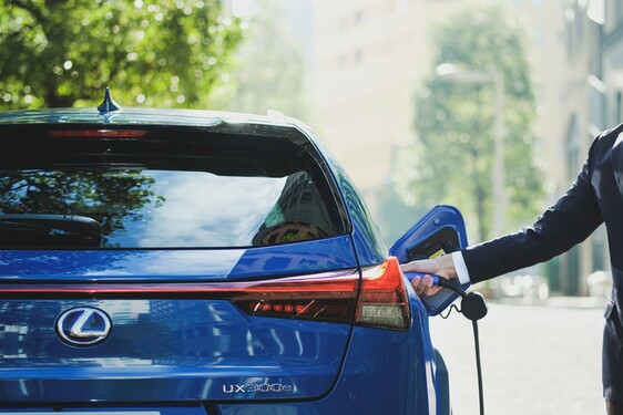 UX 300E: FIRST ALL-ELECTRIC LEXUS OFFERS CLASS-LEADING QUALITY AND A 10-YEAR BATTERY WARRANTY