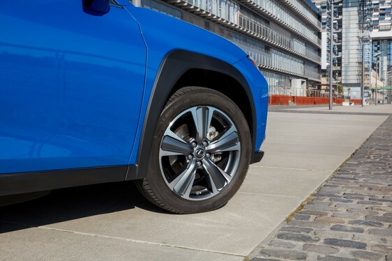  A LEXUS LÁTVÁNYOS CROSSOVER-FORMAVILÁGGAL LÉP BE AZ ELEKTROMOS AUTÓZÁS ÚJ KORSZAKÁBA