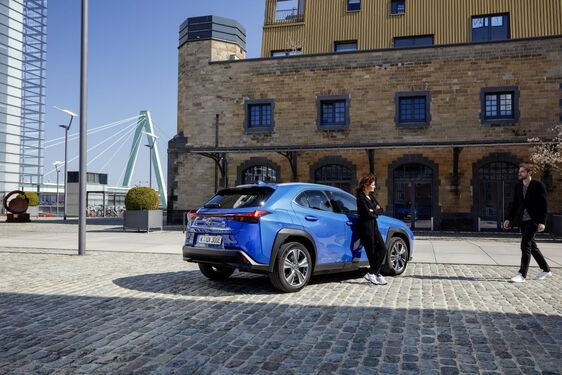  8 ÉRDEKES TÉNY AZ ELSŐ TISZTÁN ELEKTROMOS HAJTÁSÚ LEXUSRÓL