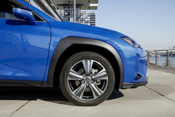  8 ÉRDEKES TÉNY AZ ELSŐ TISZTÁN ELEKTROMOS HAJTÁSÚ LEXUSRÓL