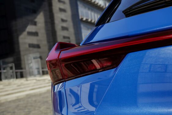  8 ÉRDEKES TÉNY AZ ELSŐ TISZTÁN ELEKTROMOS HAJTÁSÚ LEXUSRÓL