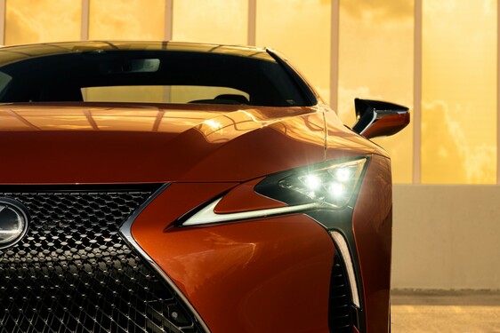 Különleges karneol fényezést kapott a Lexus LC kupé