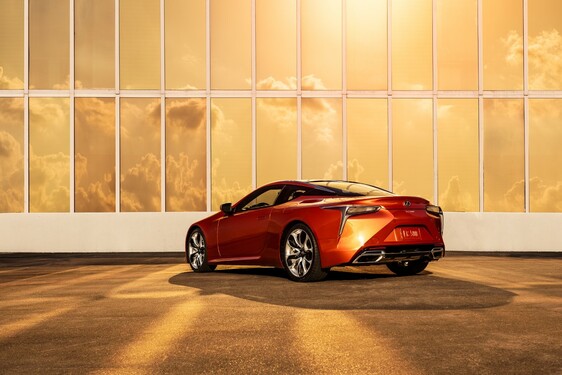Különleges karneol fényezést kapott a Lexus LC kupé