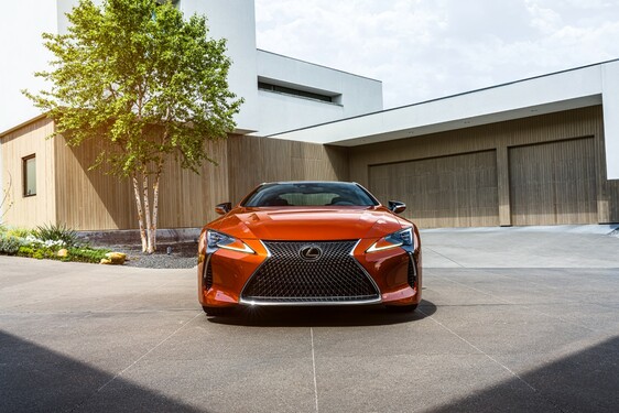 Különleges karneol fényezést kapott a Lexus LC kupé