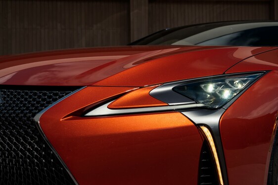 Különleges karneol fényezést kapott a Lexus LC kupé