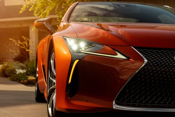 Különleges karneol fényezést kapott a Lexus LC kupé