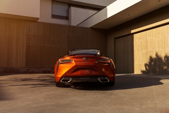 Különleges karneol fényezést kapott a Lexus LC kupé