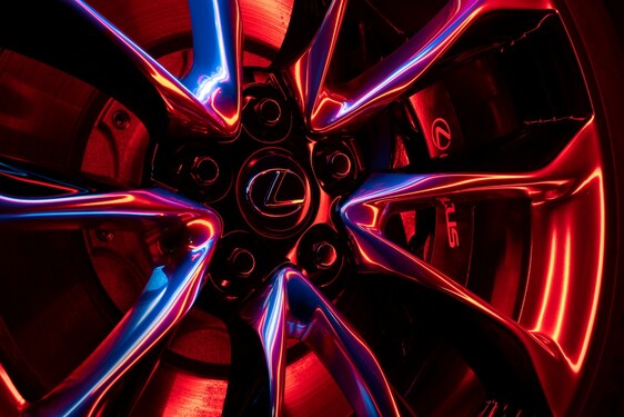 Különleges karneol fényezést kapott a Lexus LC kupé