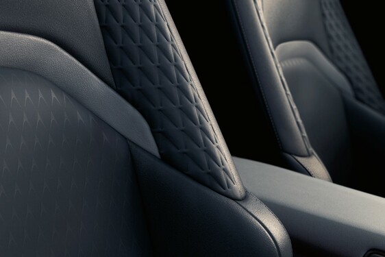 Jön  a Lexus UX Sport 