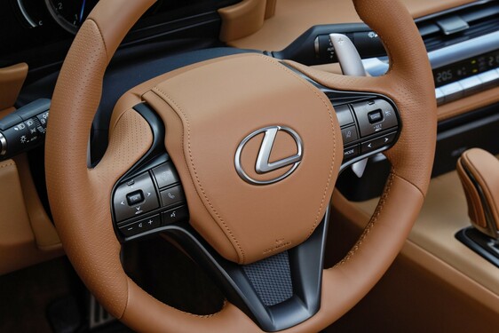 2021 LC 500 CONVERTIBLE IMAGES