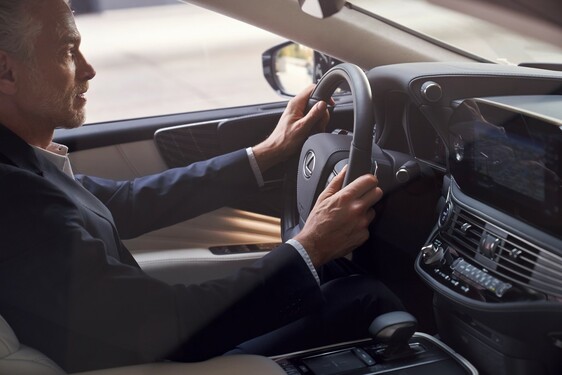 A Lexus LS tökéletesebb, mint valaha