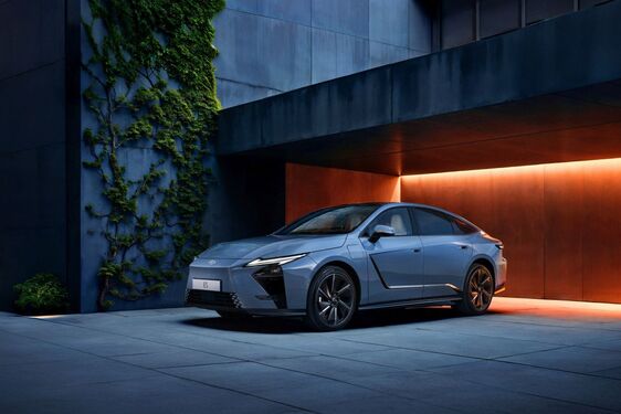 Lexus ES 2025