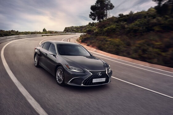 Lexus ES 2023