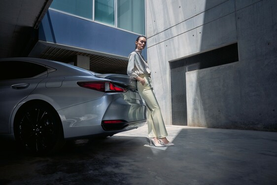 Lexus ES 2023