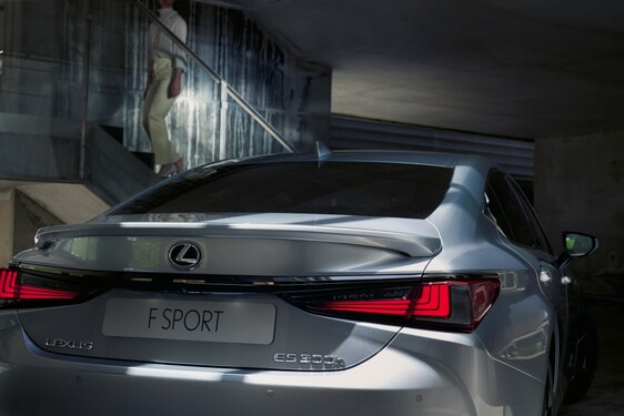 Lexus ES 2023